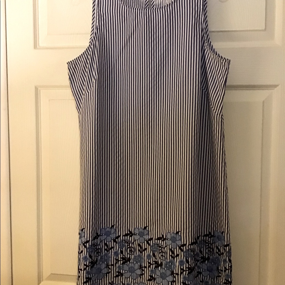 Sam and Jess dress size Large.